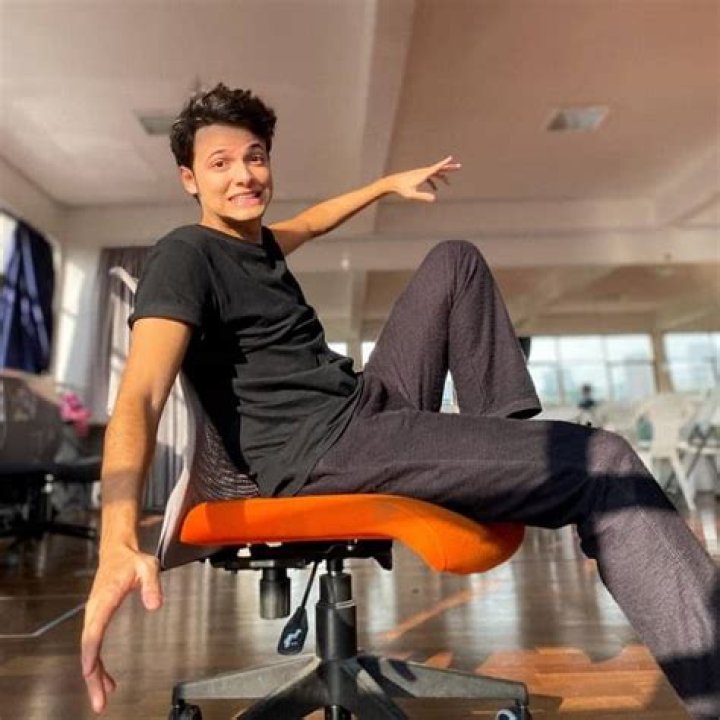 Eduardo Melo | Bio, Age, Net Worth, Relationship, Career