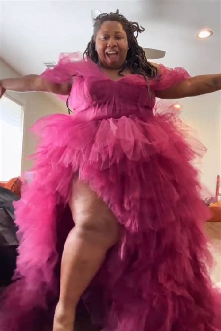 
Poet Aurielle Marie Wears Lizzo’s 2019 AMAs Gown to Out100 Gala: ‘I’m the Most Fabulously Dressed Person’ 